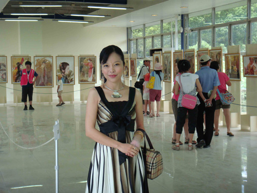 Photo of the Artist, Der Jen. Image source: The Official Website of Der Jen, the Der Jen Art Museum.